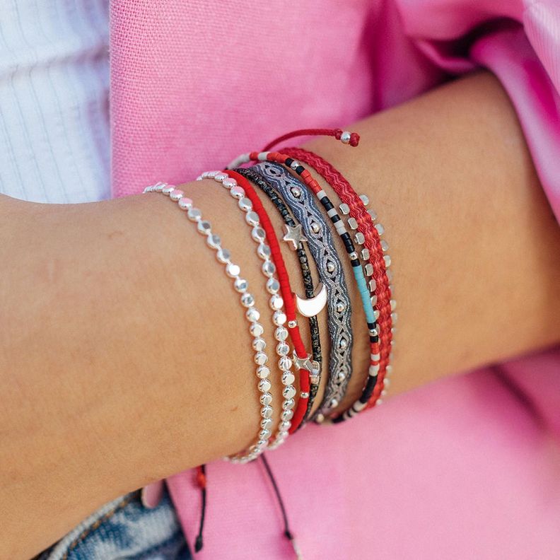 Pulsera Roja con Estrella y Mostacillas de Plata-2