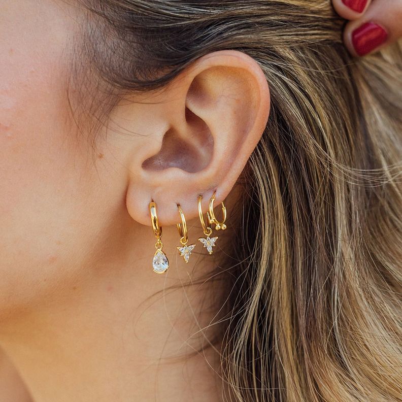 Mini Argollas con Puntos Bañadas en Oro-1
