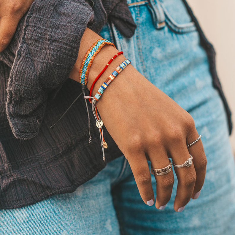 Pulsera Roja con Mostacillas Bañadas en Oro-6