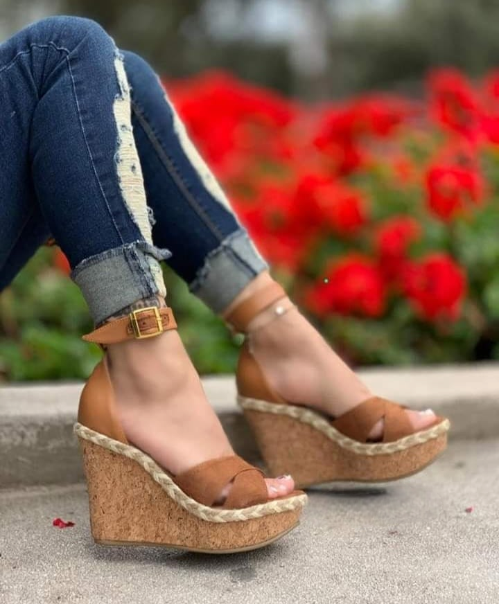 Sandalias Mujer Color Camel Taco Alto Con Plataforma M271