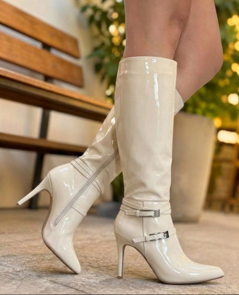 Botas Mujer  Color Beige Taco Alto M683. Horma Pequeña