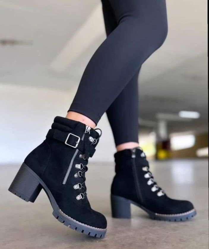 Botin Negro en Gamuza M3340-1