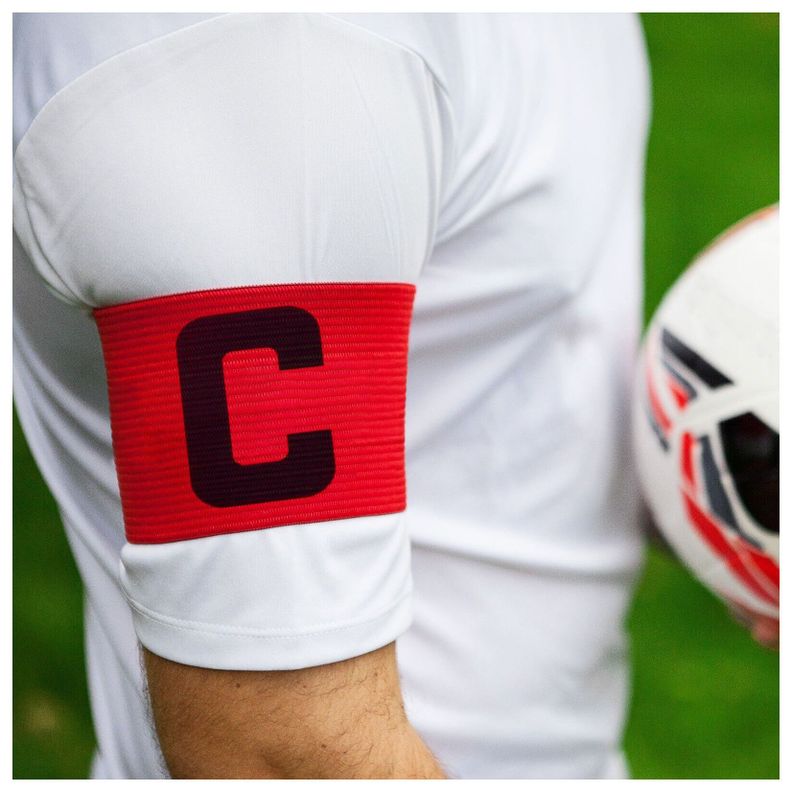 Banda de Capitán de Fútbol Rojo-1