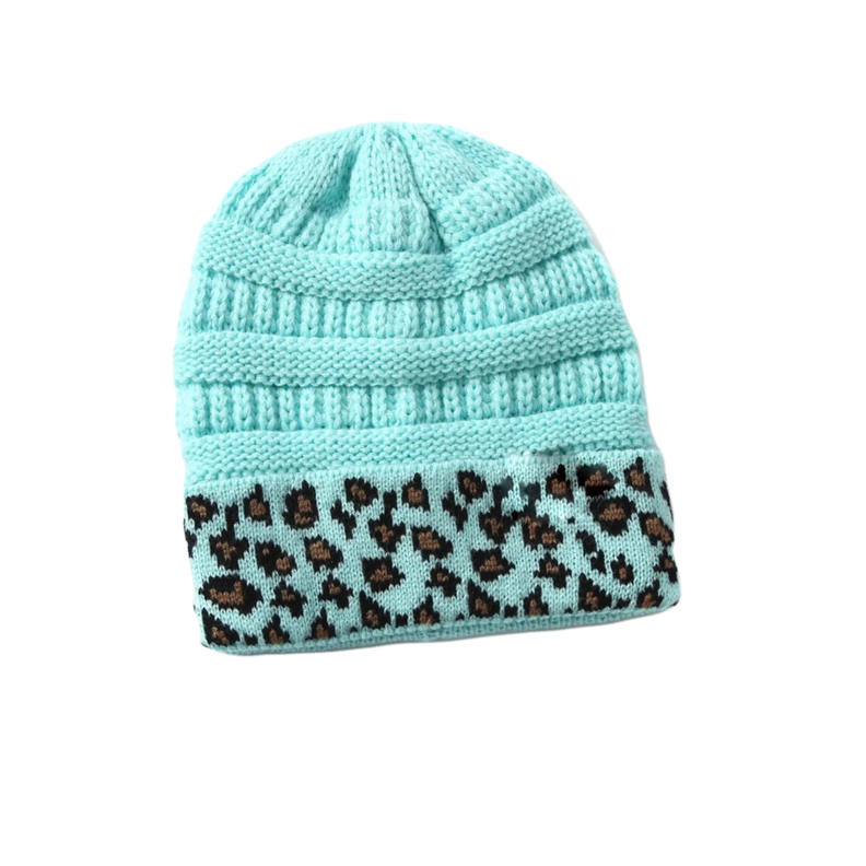 Gorro De Lana Color Nube Celeste Y  Borde Animal Print-1