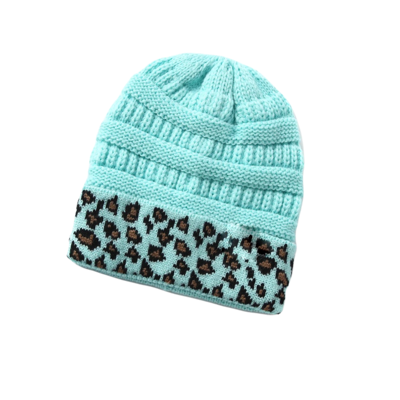 Gorro De Lana Color Nube Celeste Y  Borde Animal Print-2