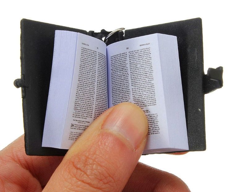 Llavero De Mini Biblia, Mini Biblia Llavero Versión Español.-1
