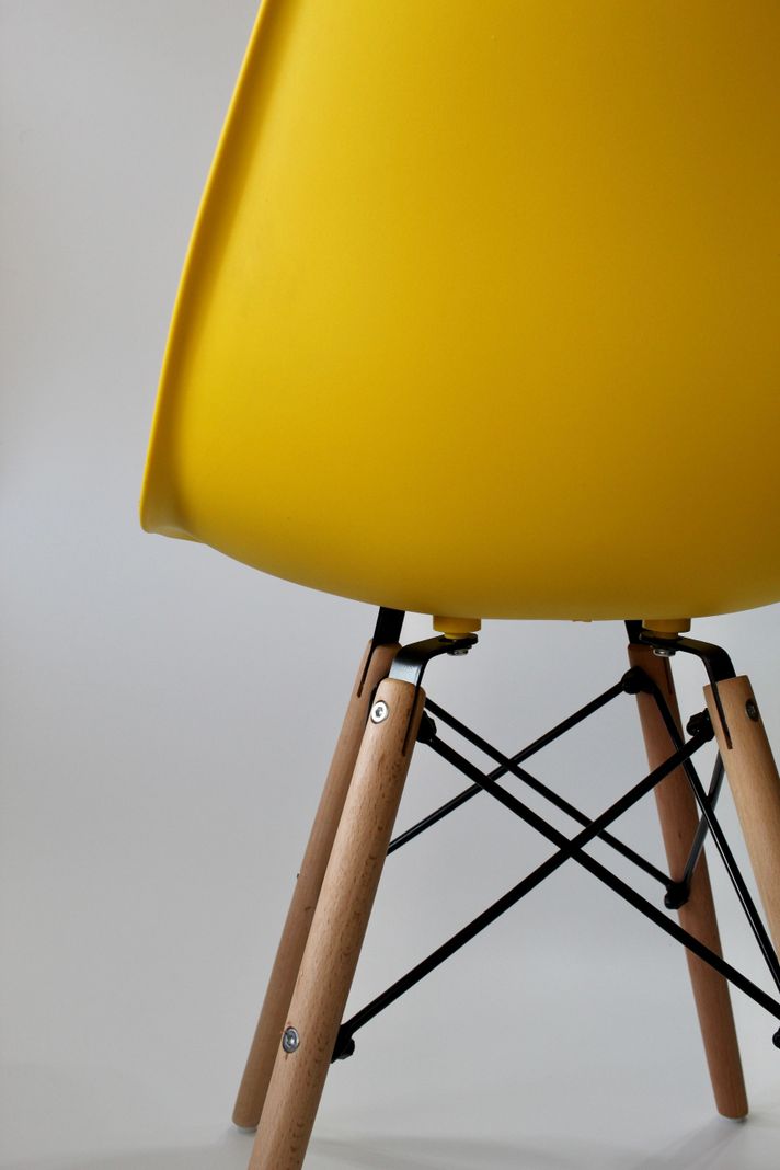 Silla Eames amarillo intenso-4