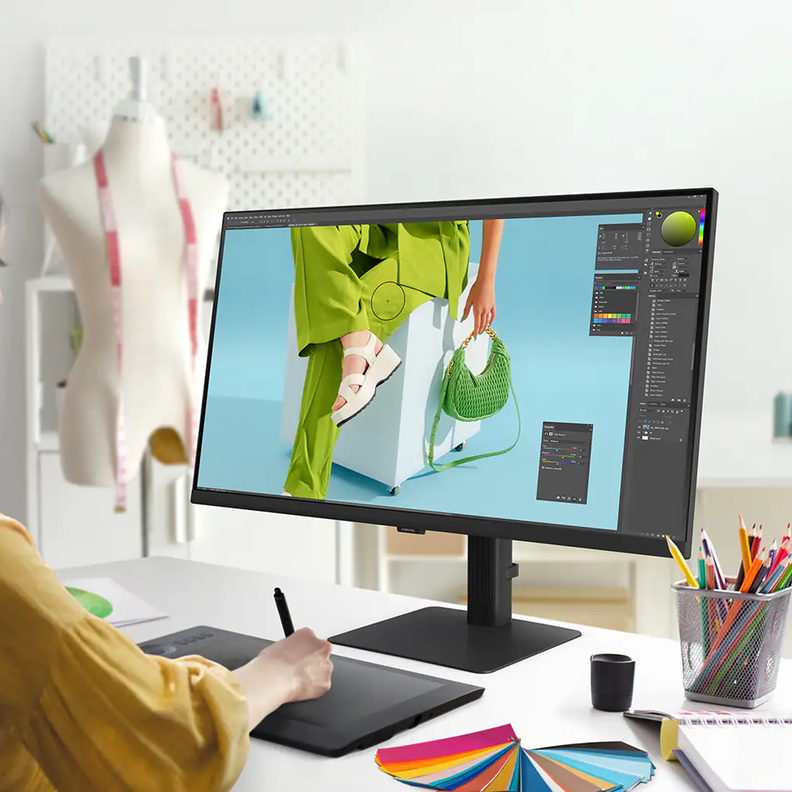 32" S70UD ViewFinity S7 UHD 60Hz Monitor High Resolution Plano-3