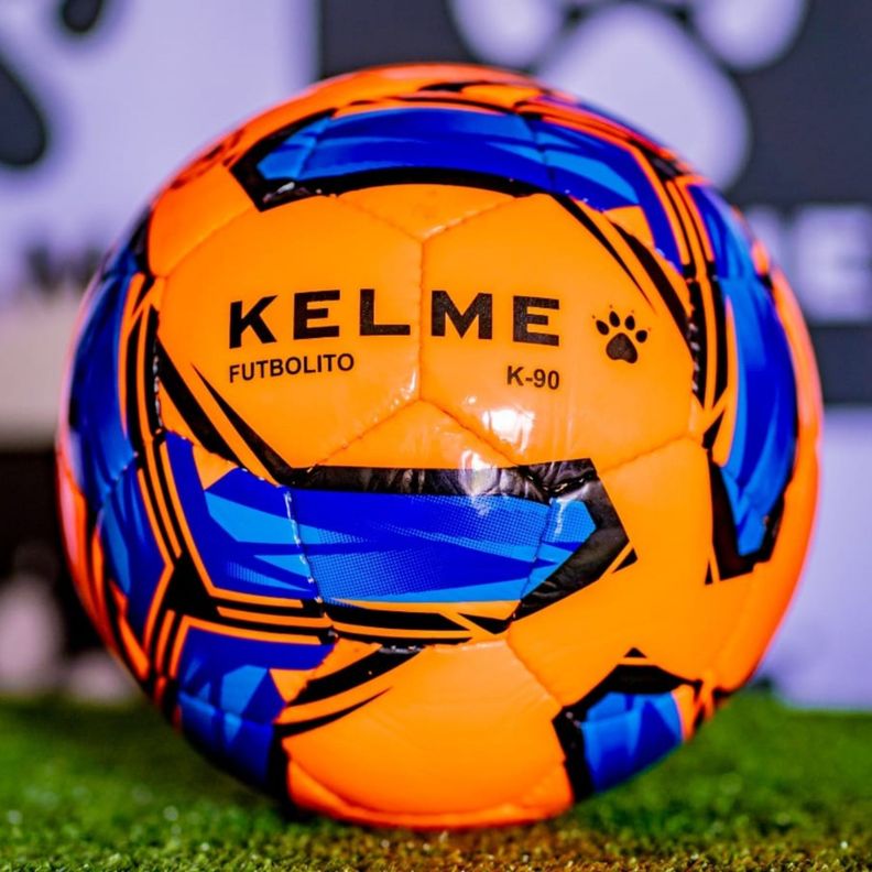 Balón De Futbolito K-90 N° 4 Kelme Bote Bajo-2
