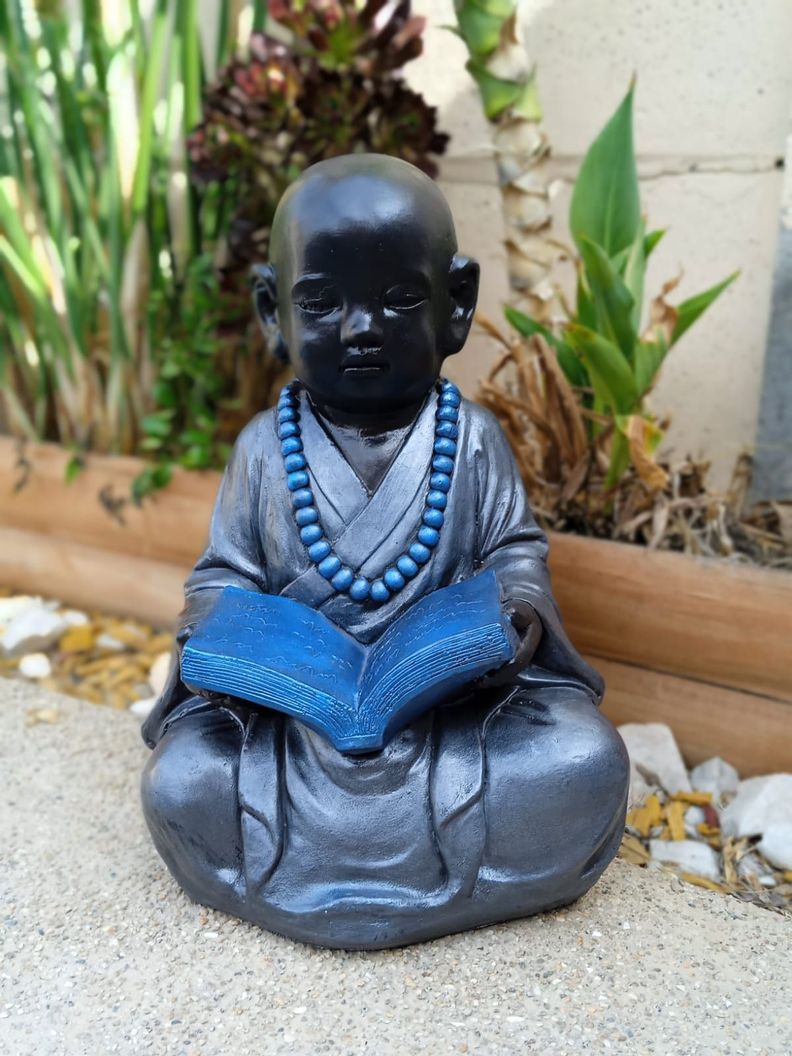 Figura Niño Monje Tibetano Leyendo Black/Silver 45 cm -1