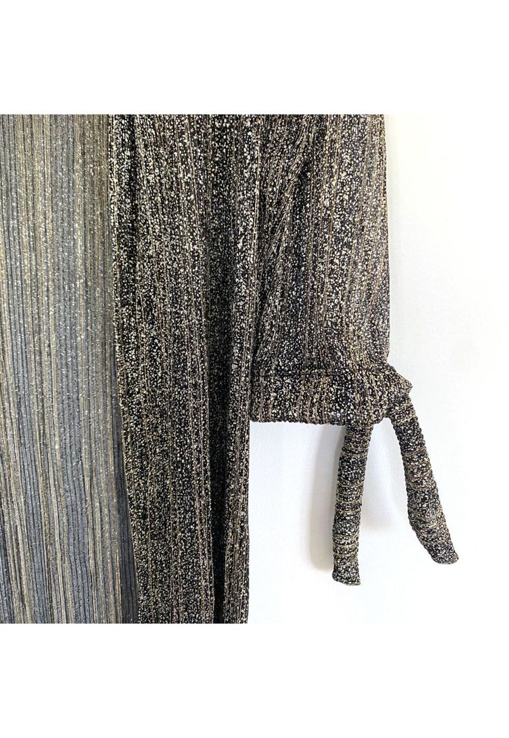 Tapado Kimono Largo Verona Negro Lineas Dorado Plisado Transparente Maria Paskaro-2