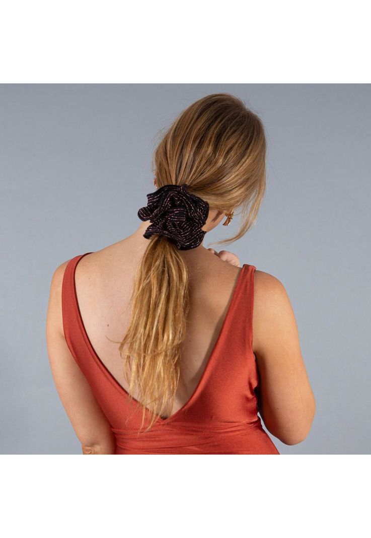 Scrunchie Camelia L Negro Lineas Cobre Maria Paskaro-1