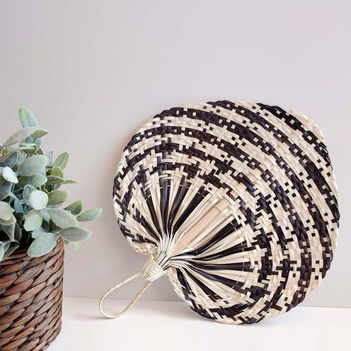 Abanico Decorativo Blanco y Negro-1