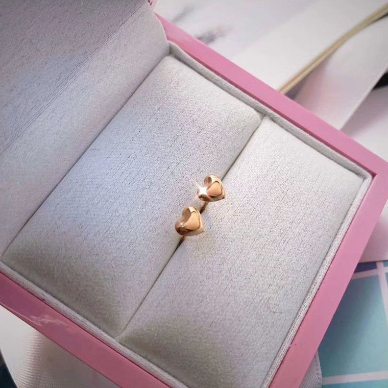 AROS PEGADOS CORAZÓN ORO ROSADO 18K-1