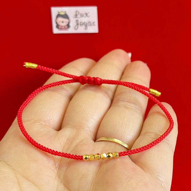 Pulsera Hilo Rojo 6 Pelotitas Diamantadas Oro Amarillo 18K-2