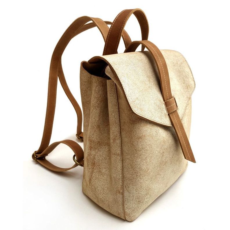 Mochila de cuero modelo Elena Marfil-1