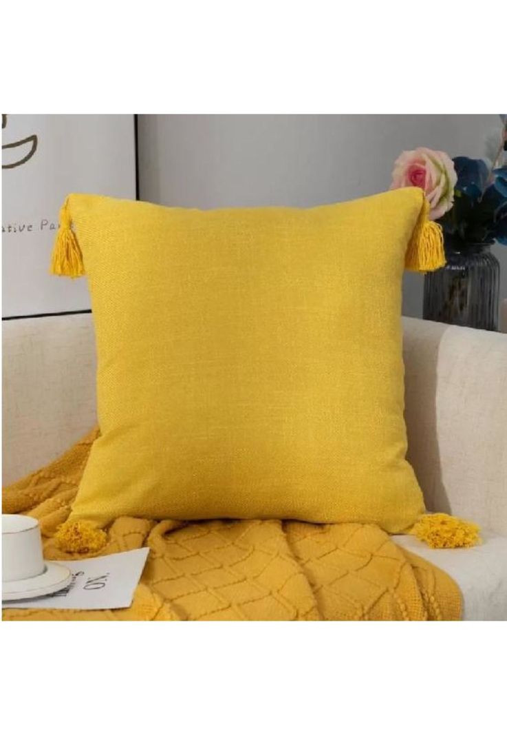Pack de 2 Fundas para Cojín de Lino con Pompones 45x45 cm Amarillo-1