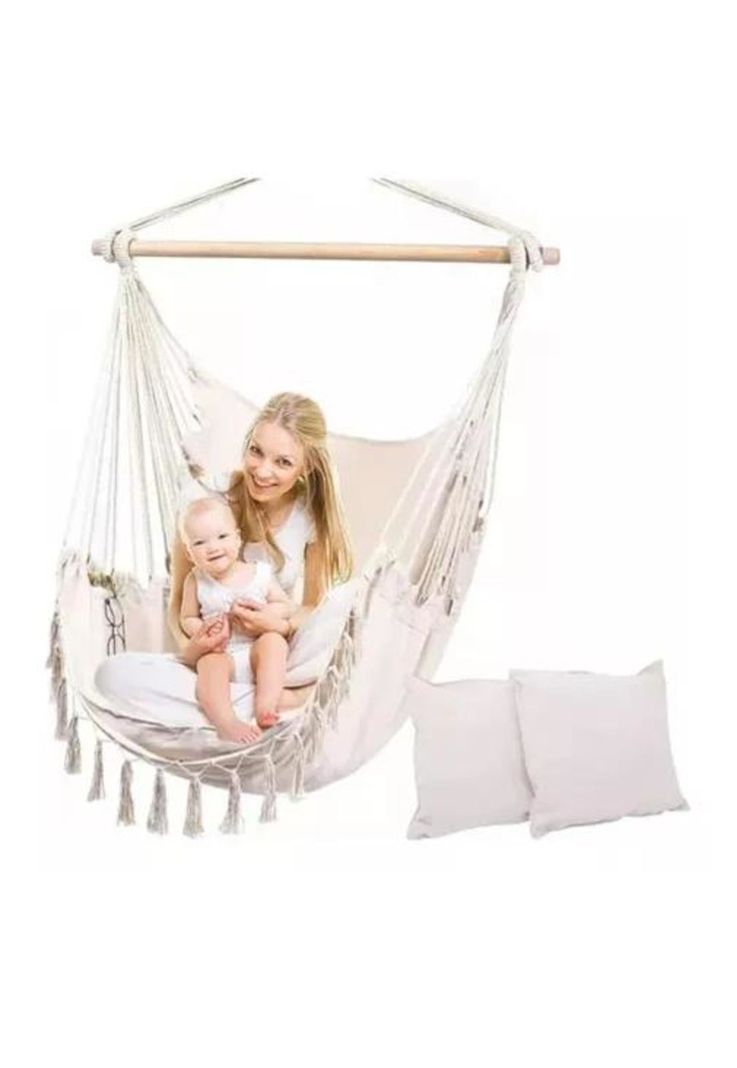 Silla hamaca colgante con soporte de madera y cojines blancos-5