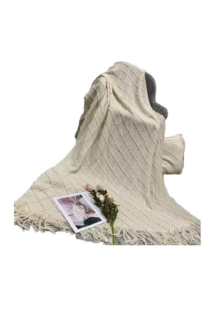 Manta decorativa tejida para sillón, piecera o cama color crema-0