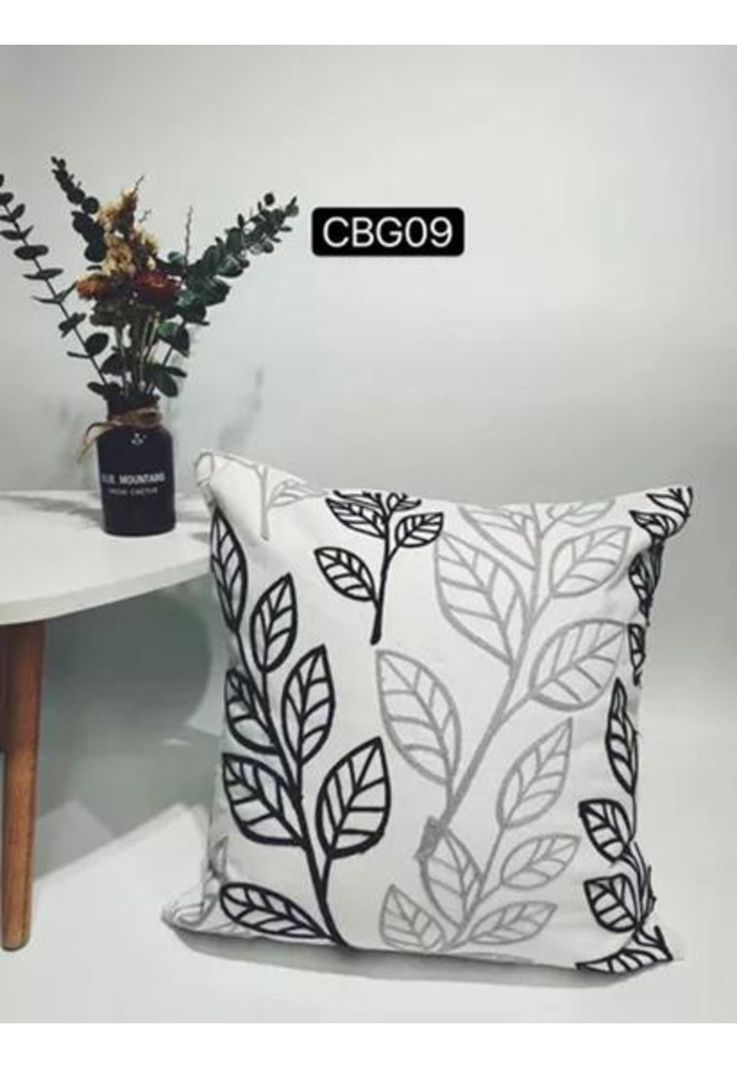 Pack de 4 Fundas para Cojines Sin Relleno con Diseños Bordados Blanco-1