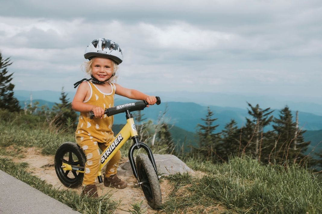 Bicicleta de balance STRIDER 12 SPORT amarilla para niños-4