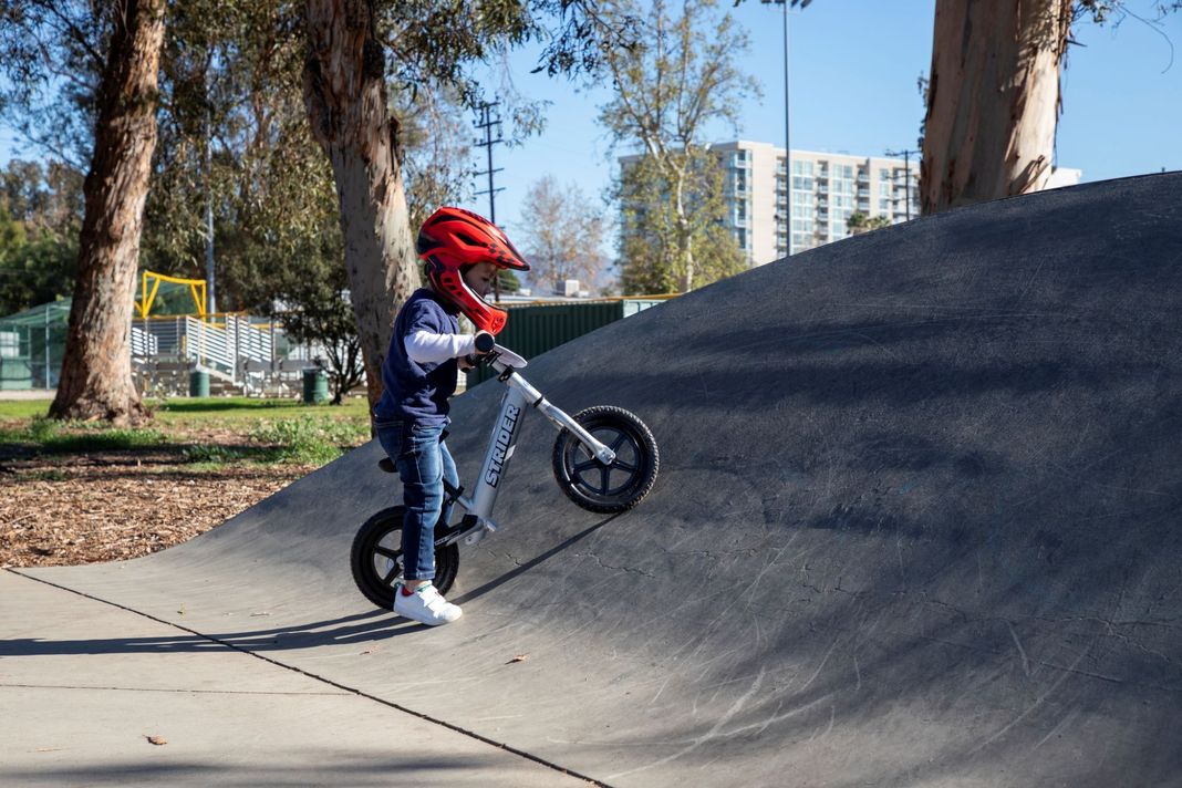 Bicicleta de balance STRIDER 12 PRO silver para niños-4