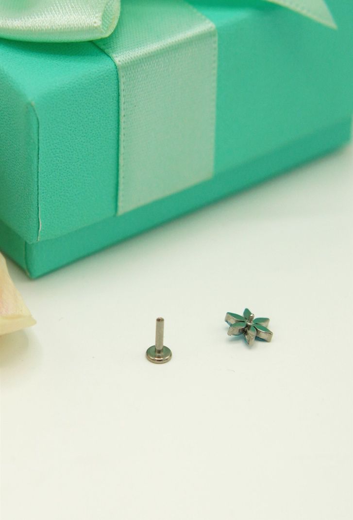Piercing Labret 6mm Flor Zircon Azul Titanio Astm F136 G23-1