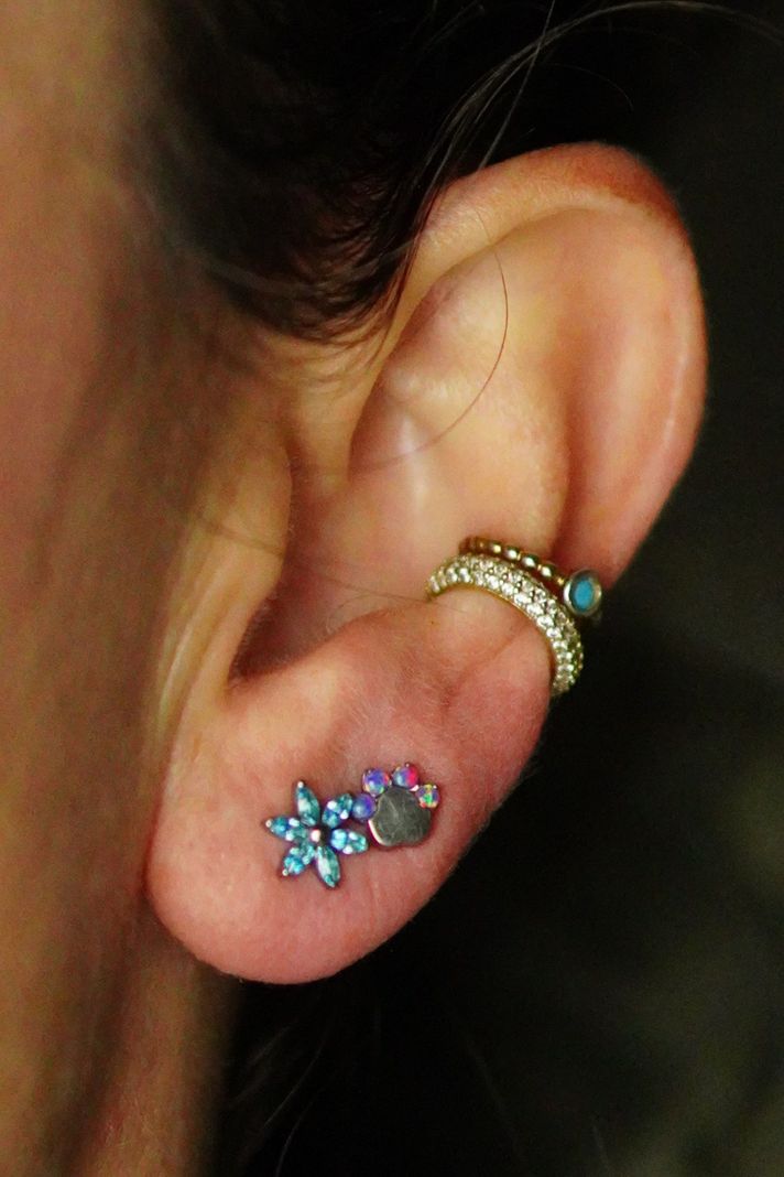 Piercing Labret 6mm Flor Zircon Azul Titanio Astm F136 G23-2