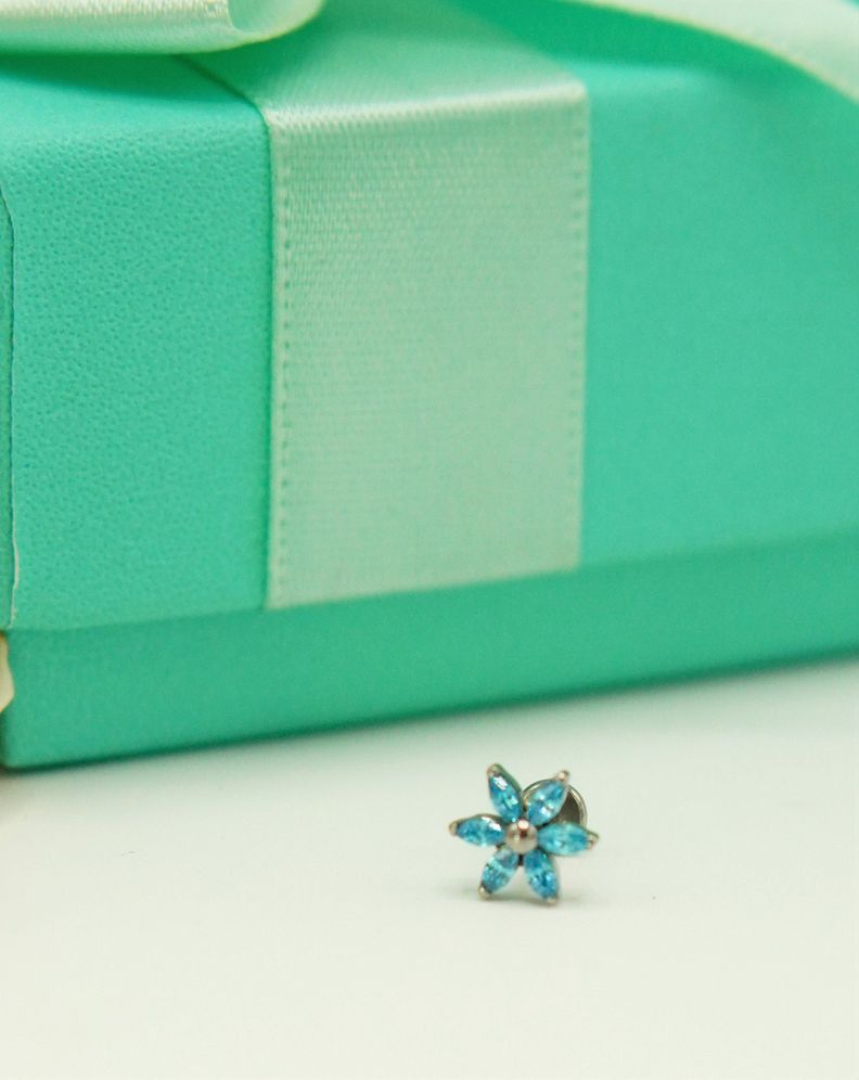 Piercing Labret 6mm Flor Zircon Azul Titanio Astm F136 G23-7