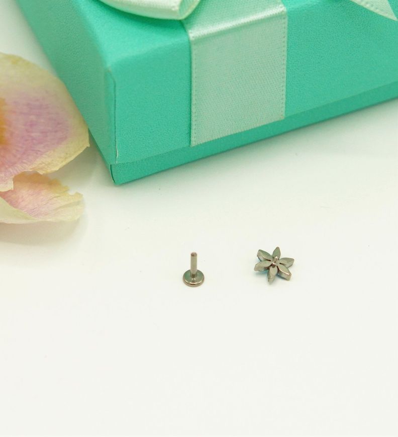 Piercing Labret 6mm Flor Zircon Azul Titanio Astm F136 G23-9