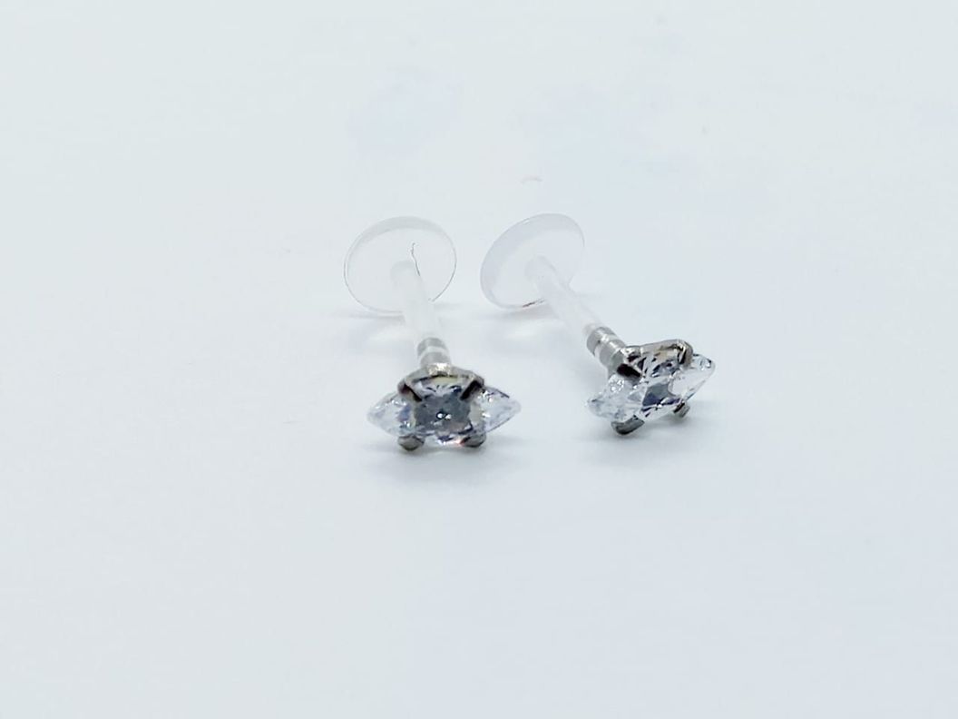 Piercing labret monroe forma gema cartílago nariz boca oreja-1