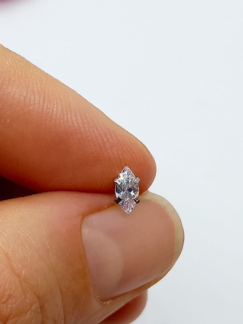 Piercing labret monroe forma gema cartílago nariz boca oreja-3