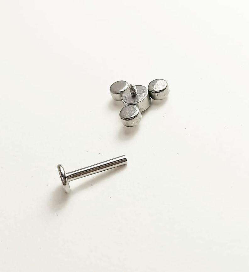 Piercing Oreja Tragus Conch Labret Modelo Triqueta de zirconio Hipoalergenico Unidad-3