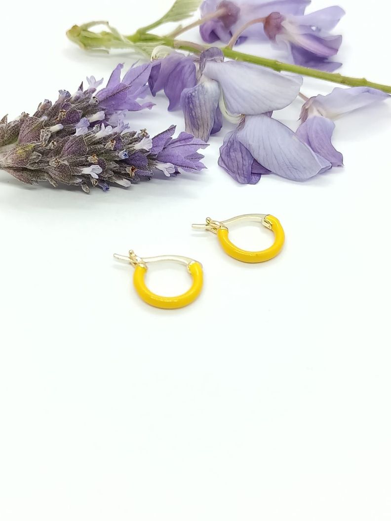 Argollas Huggies chapadas en oro 18k Amarillo Neon -3
