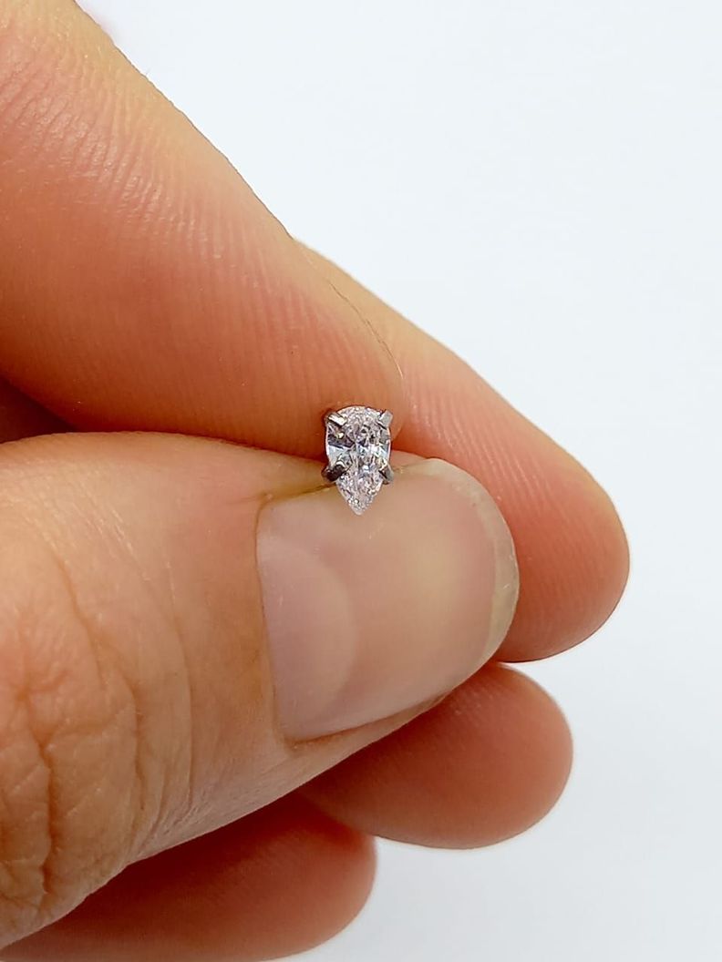 Piercing labret monroe forma gota cartílago nariz boca oreja-3