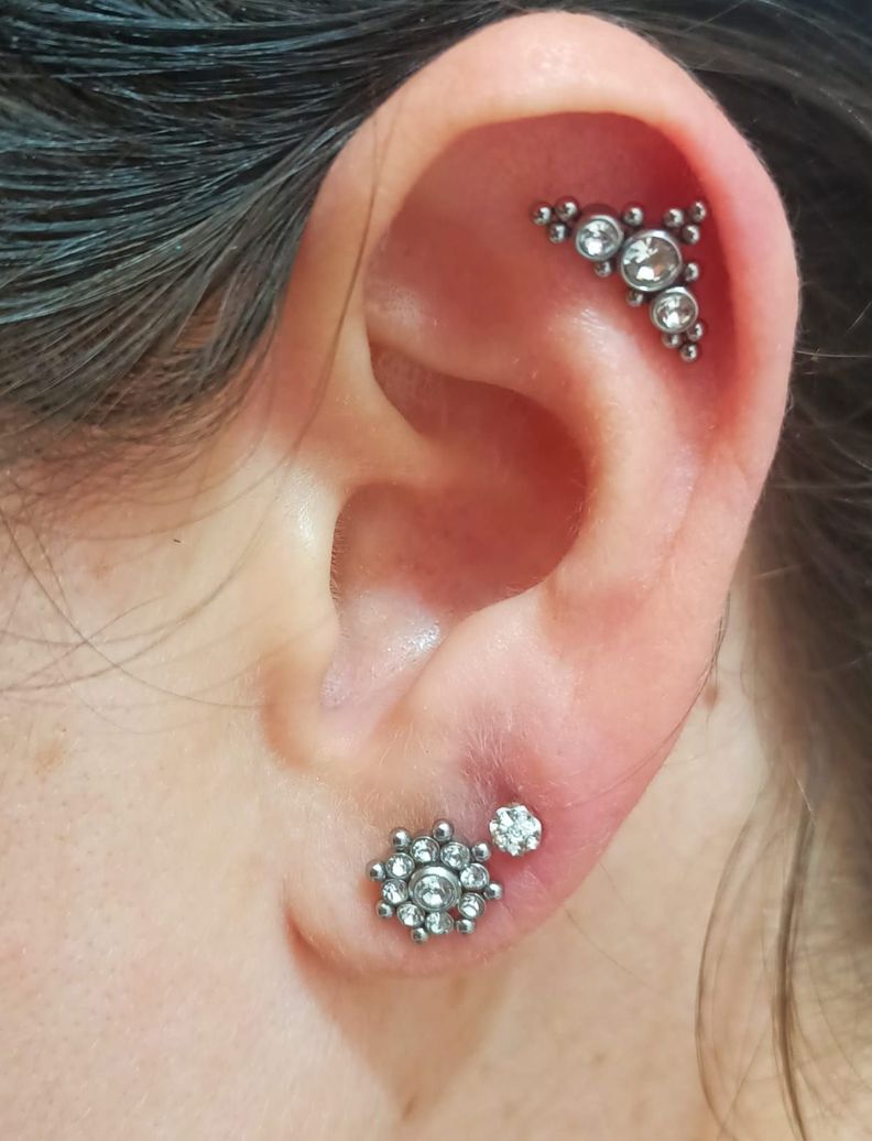 Piercing Oreja Tragus Conch Labret Modelo Triangular Hipoalergenico Unidad-1