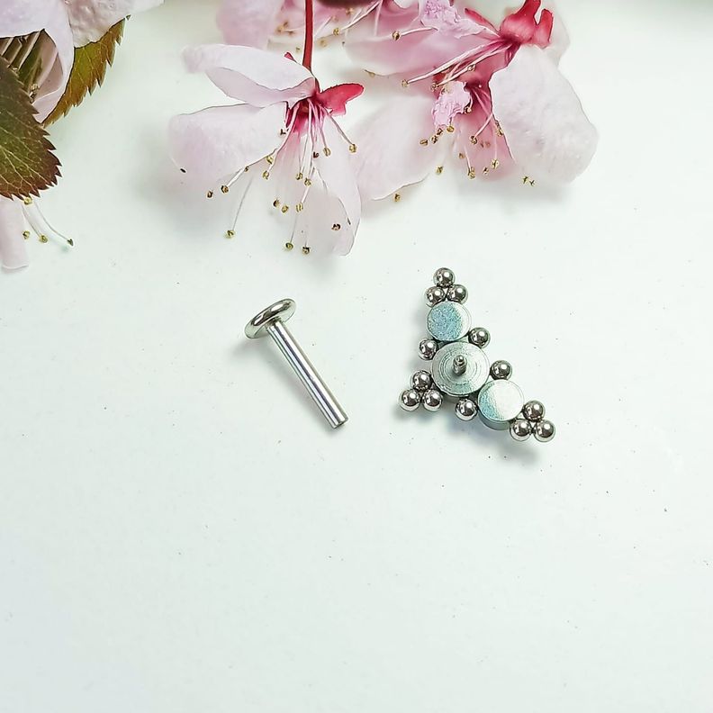 Piercing Oreja Tragus Conch Labret Modelo Triangular Hipoalergenico Unidad-6