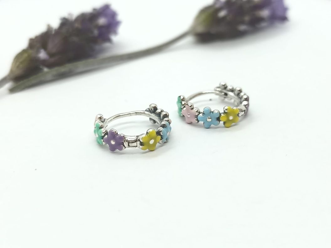 Argollas Huggies Pequeñas Coloridas Flores Plata ley S925-5