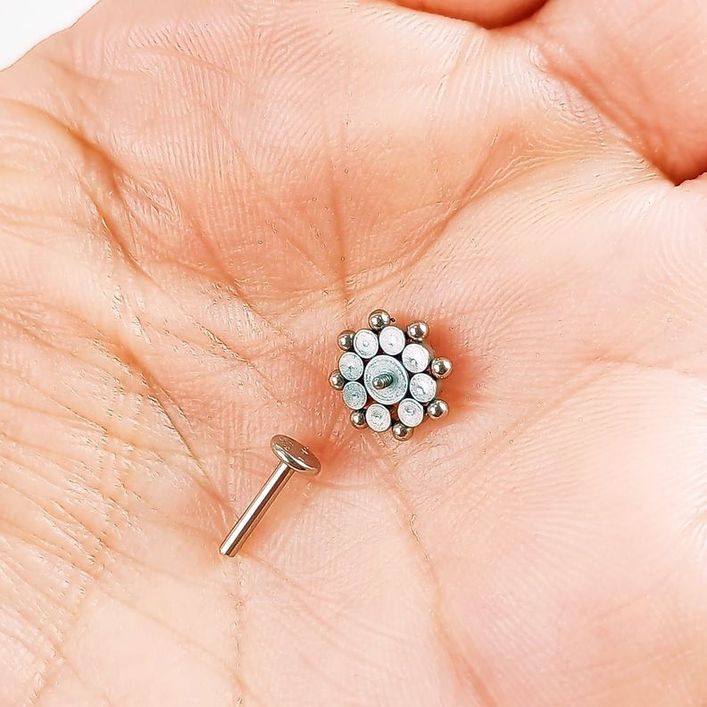Piercing Oreja Tragus Conch Labret Modelo Flor Hipoalergenico Unidad-6