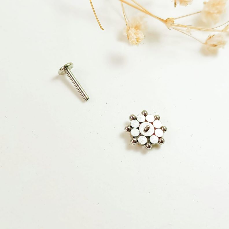 Piercing Oreja Tragus Conch Labret Modelo Flor Hipoalergenico Unidad-3
