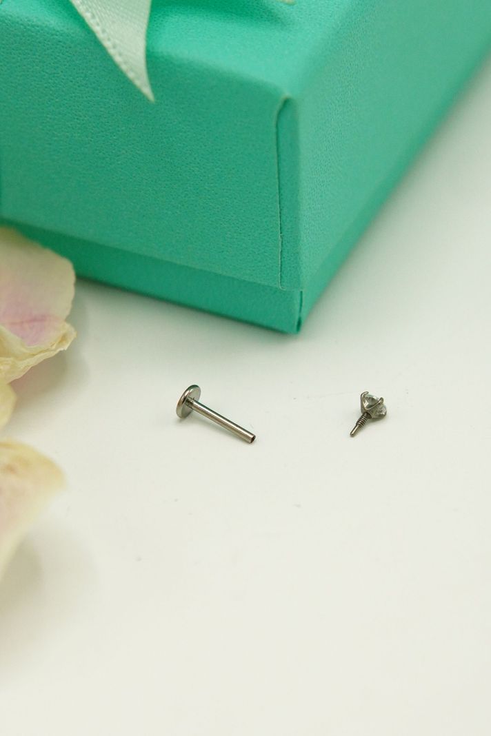 Piercing Labret Perno Tornillo Punto Luz Titanio Astm F136-1