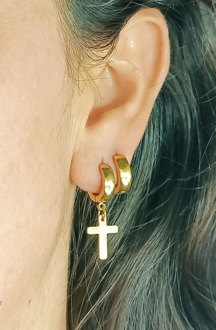 Aros Punk Largo Cruz chapados en oro sin genero-1
