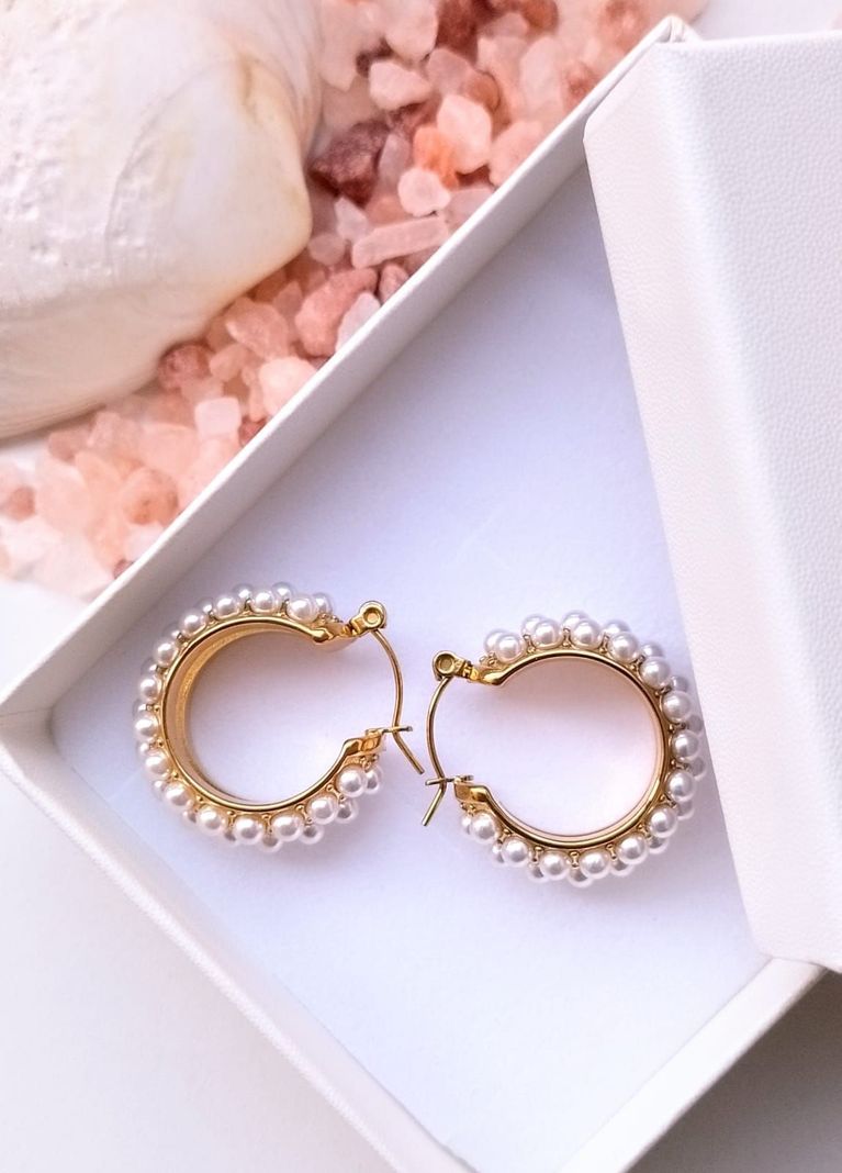 Aretes argollas tipo hoop bote con perlas chapadas en oro 18k-1