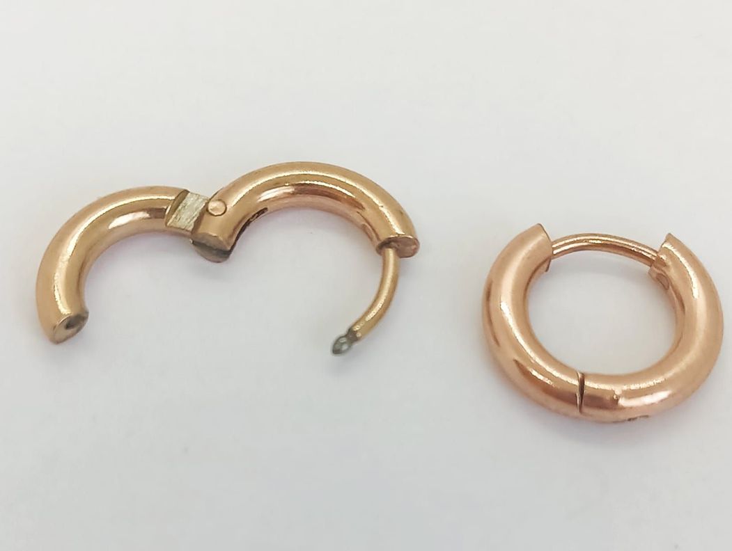 Argollas Huggies chicas 8mm enchapadas en oro rosa 18kl -3