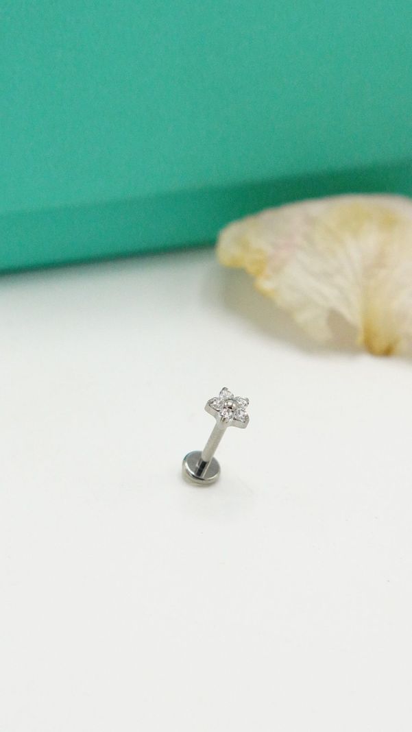 Piercing punto de luz flor titanio ASTM F136 G23 plateado-5