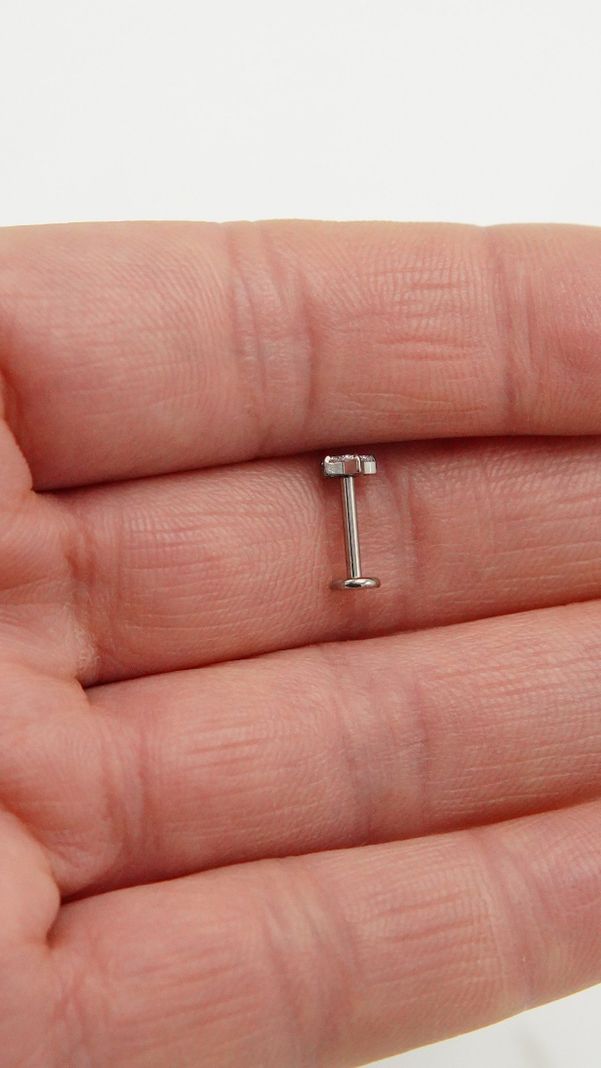 Piercing punto de luz flor titanio ASTM F136 G23 plateado-7