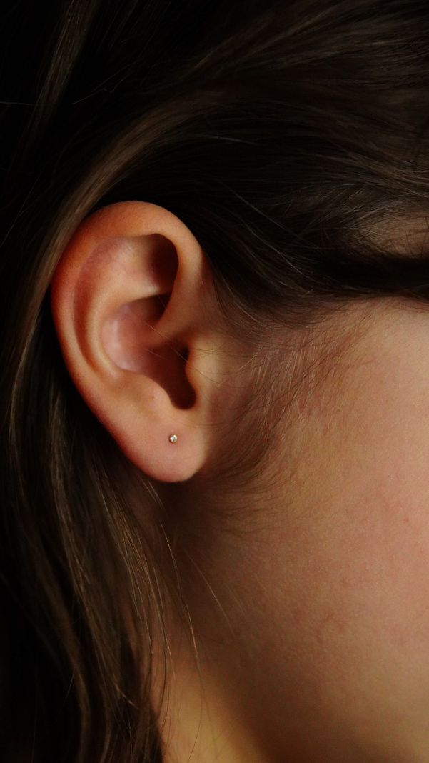 Piercing punto de luz facial oreja boca titanio ASTM F136 G23 dorado-2