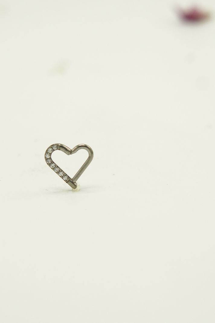 Piercing Corazón Aro Plateado Titanio F136 G23 Circonios-2