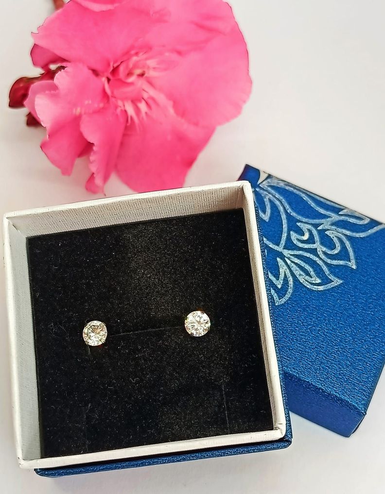Aros puntos de luz Hipoalergénicos figuras distintas Zirconia Blanco 5mm-4