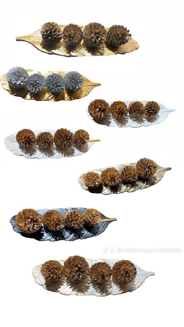 Decoración de Piñas Doradas sobre Hoja Blanca Estilizada-0